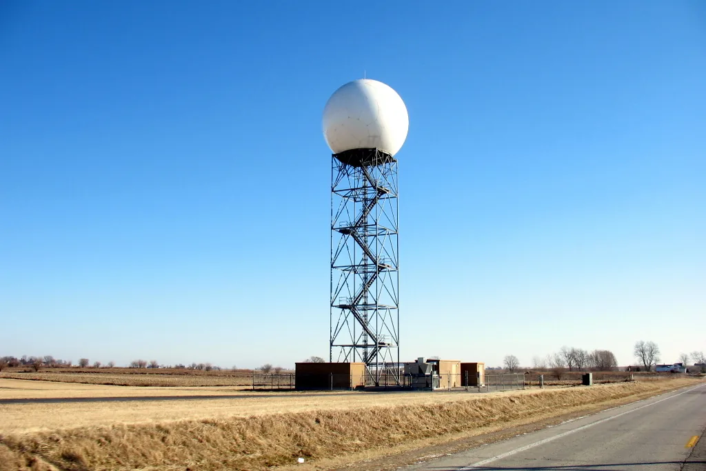 WSR-88D (NEXRAD) Doppler weather radar dome on its lattice tower near Lincoln, Illinois, under a clear sky