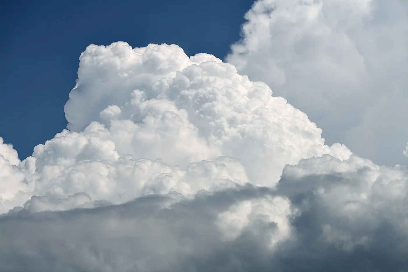 Towering severe-thunderstorm clouds moving east of Springfield, Illinois