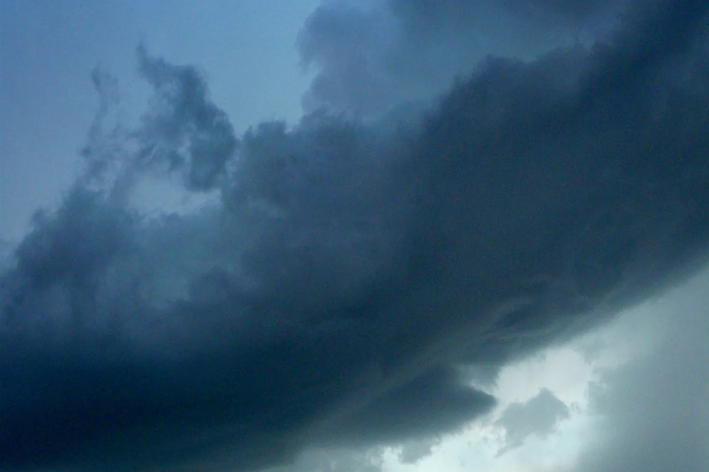 Dark storm cloud blowing in over trees in Eads, in the Memphis area, shortly before the February 2008 tornadoes