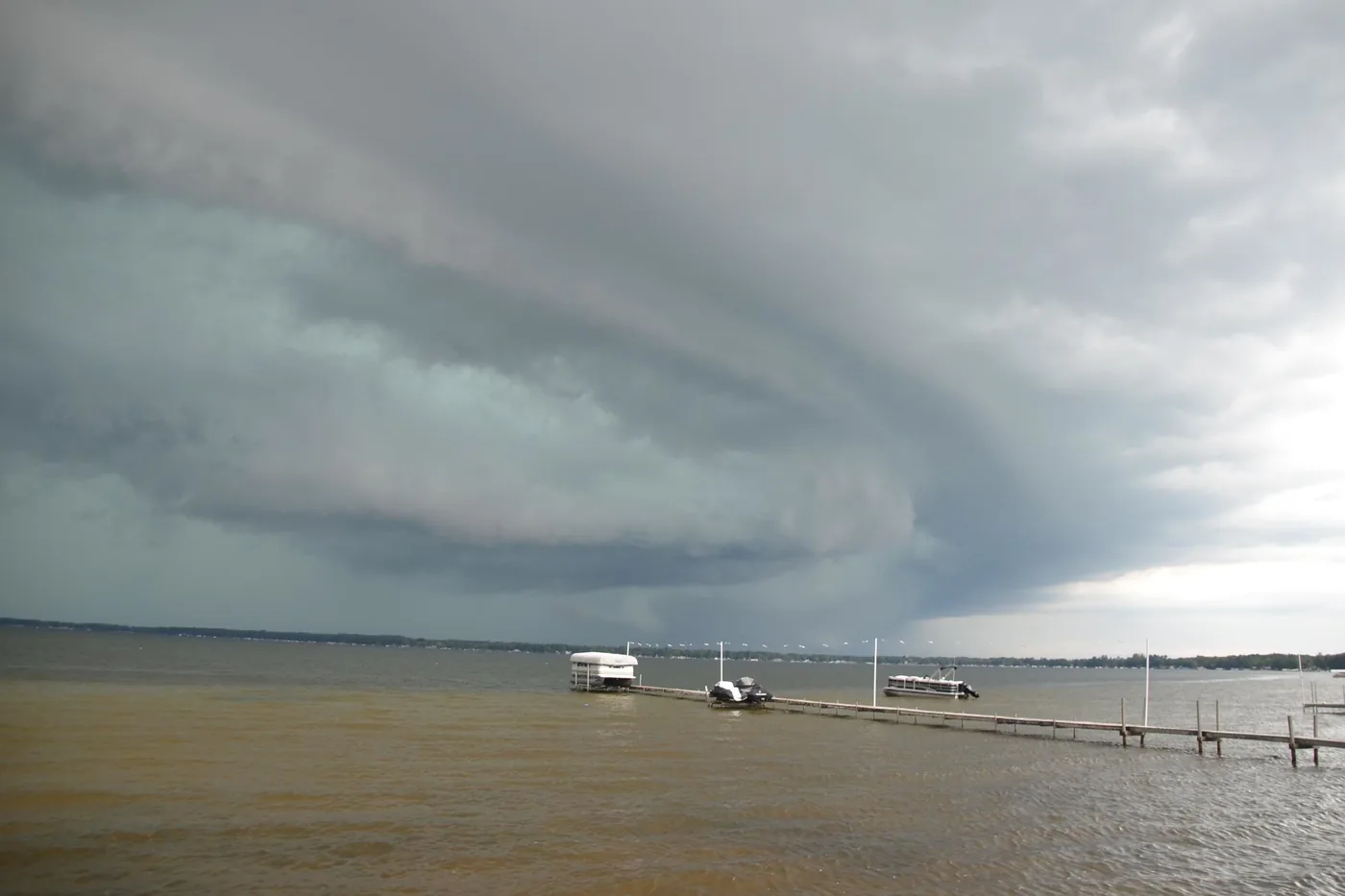 Shelf cloud of an approaching thunderstorm line over Houghton Lake, Michigan